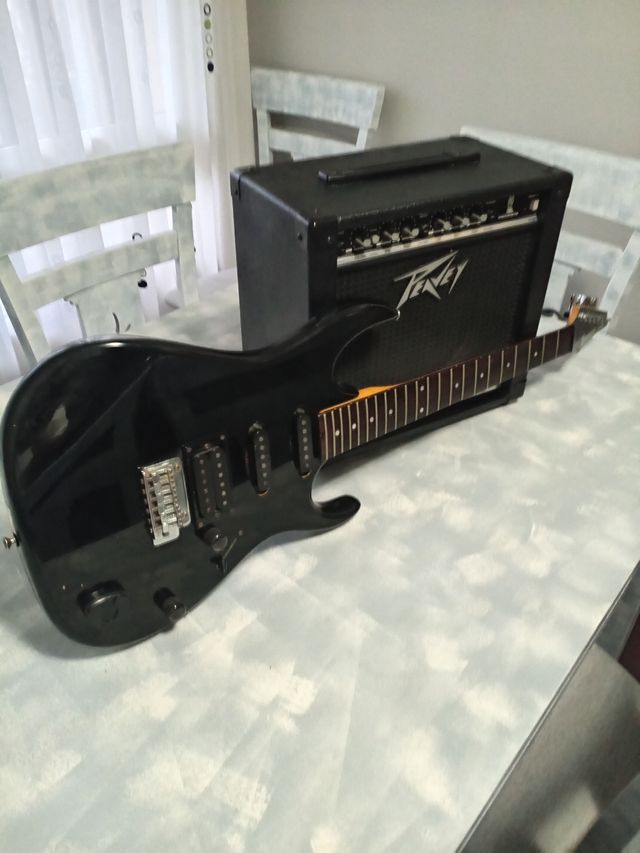 Guitarra Ibanez + Amplificador Peavey