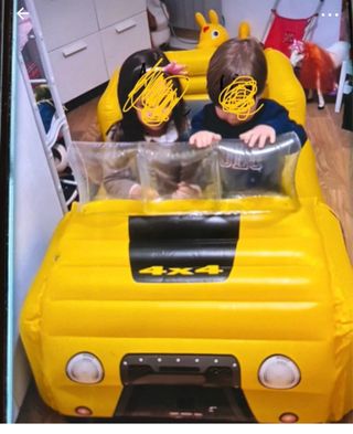 Cama hinchable coche 4x4 infantil