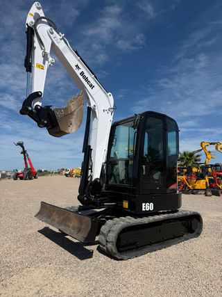 Mini excavadora Bobcat E60 A/C