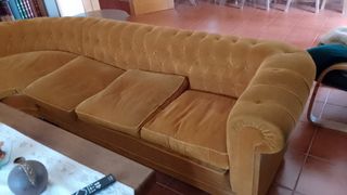 Sofá Chester terciopelo marrón dorado