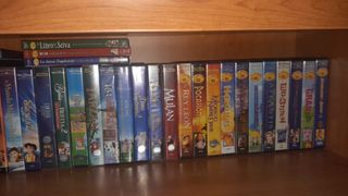 48 VHS Disney + 5 DVDs Regalo