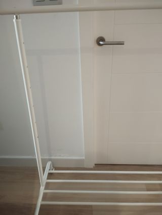 Burro ropa blanco metalico