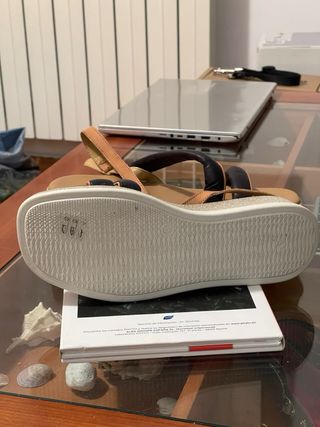 Sandalias The Flexx marrón y negro. 41