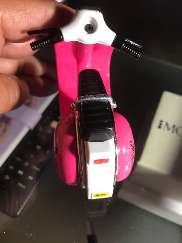 Vespa rosa vintage - Modellino