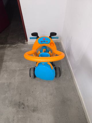 Triciclo infantil baby plus azul y naranja Feber