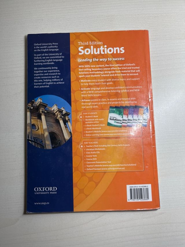 Solutions 3rd Edition Upper-Intermediate. Stude...