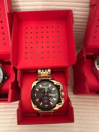 Reloj Diesel dorado - nuevo