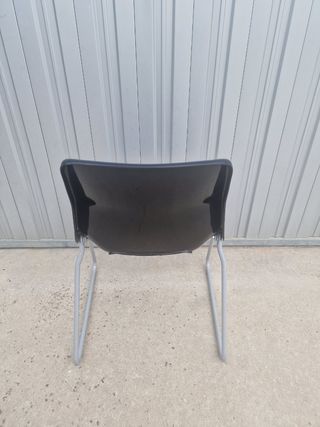 Silla Ikea negra y plateada