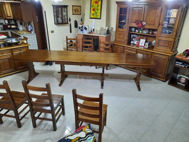 Camera da pranzo noce nazionale.