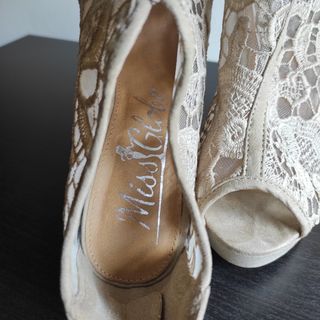 Sandali beige in pizzo