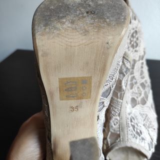 Sandali beige in pizzo