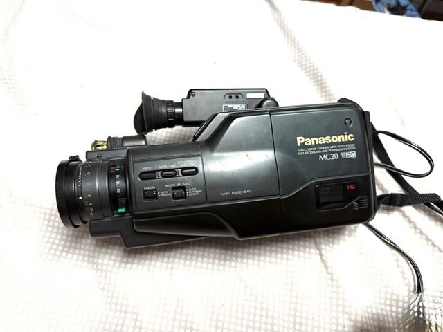 Panasonic MC20 VHS - Videocamera