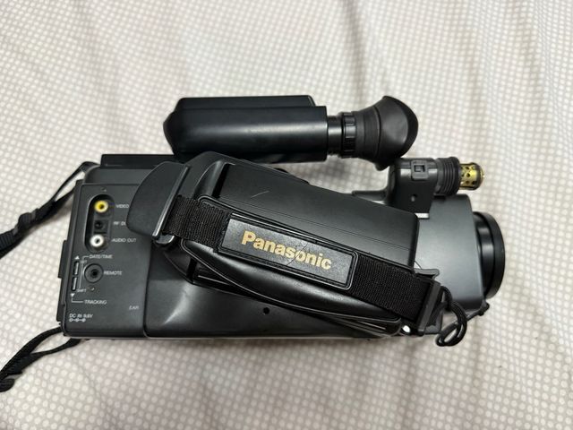 Panasonic MC20 VHS - Videocamera