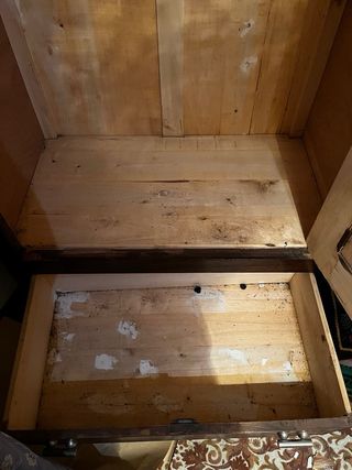 Armario antiguo con espejo