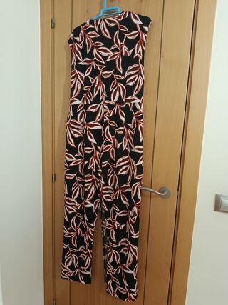 Mono estampado rojo y negro