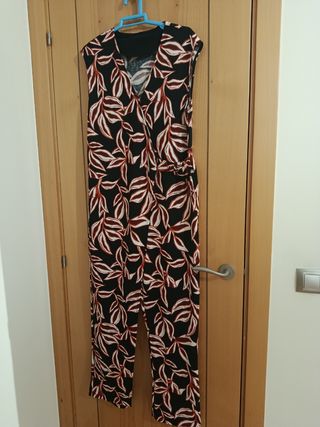 Mono estampado rojo y negro