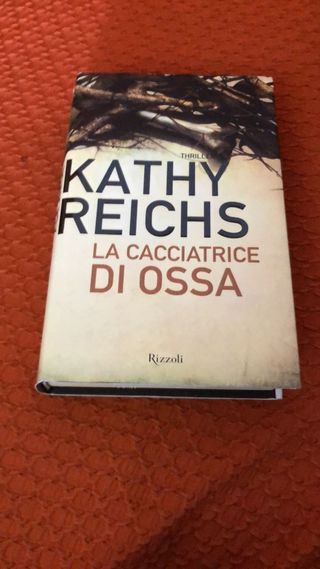 Libro La cacciatrice di ossa