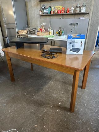 Tavolo in legno marrone
