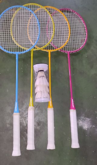 4 Raquetas bádminton + 3 plumas