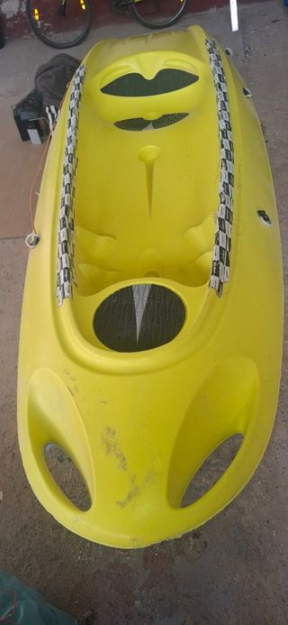 Kayak individual amarillo