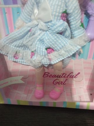 Muñeca Charm Girl: Vestido azul