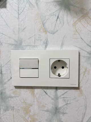 Interruptores y/o enchufes NIESSEN blanco