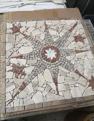 Mosaico stellare in pietra di marmo