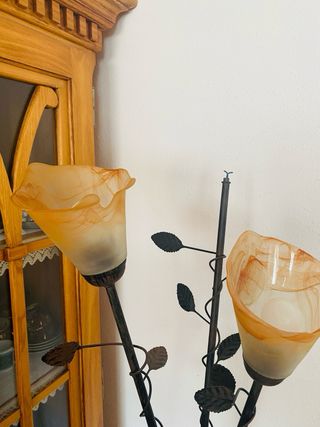 Lampara pie 3 luces estilo floral