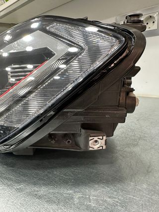Faro Volkswagen Golf GTI 2017-2020 Izquierdo