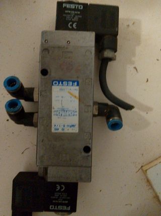 Válvula y pedal neumáticos