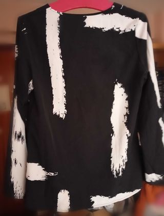 Blusa negra y blanca - Talla S