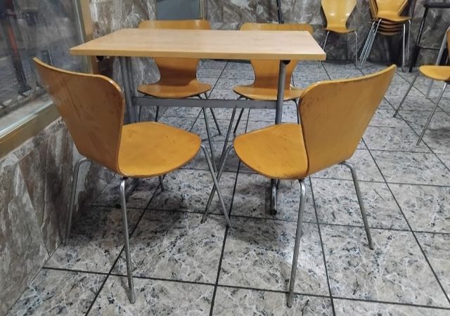 Mesa+4 sillas para bares serian 5 mesas+20 sillas