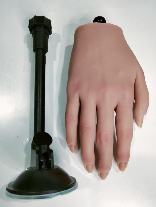 Mano de silicona hiperrealista