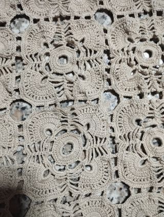 Tovaglia all'uncinetto beige vintage