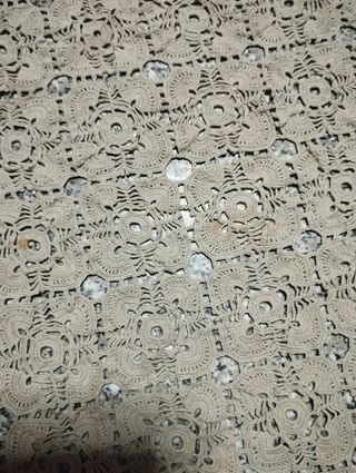 Tovaglia all'uncinetto beige vintage