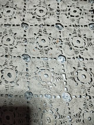 Tovaglia all'uncinetto beige vintage