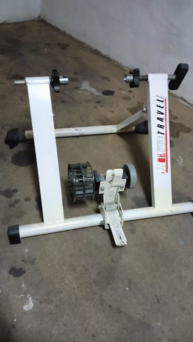 Rodillo entrenamiento bicicleta.