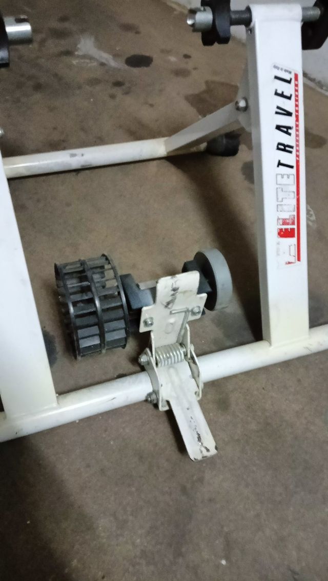 Rodillo entrenamiento bicicleta.