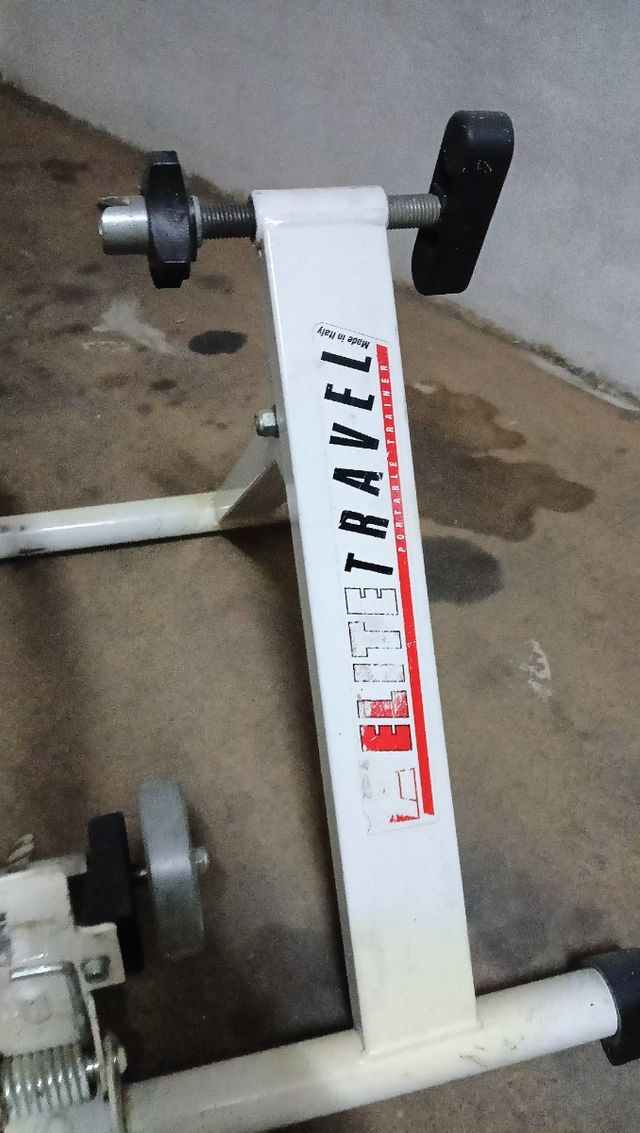 Rodillo entrenamiento bicicleta.