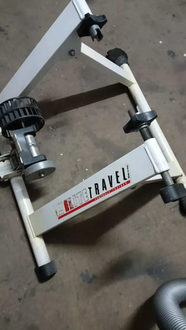 Rodillo entrenamiento bicicleta.