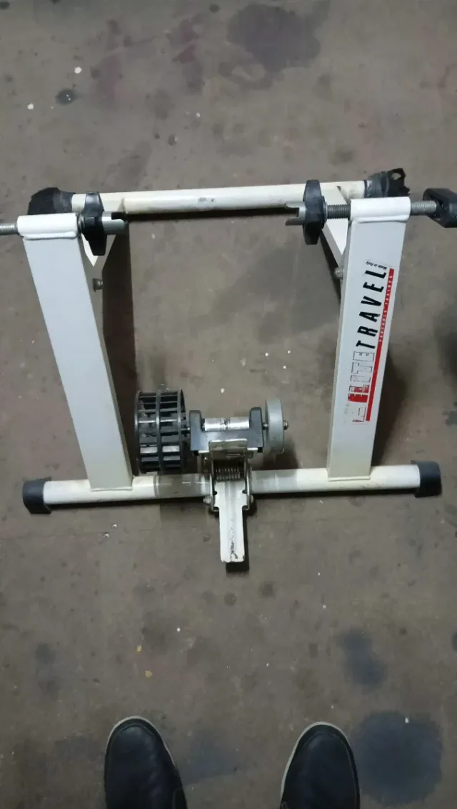 Rodillo entrenamiento bicicleta.