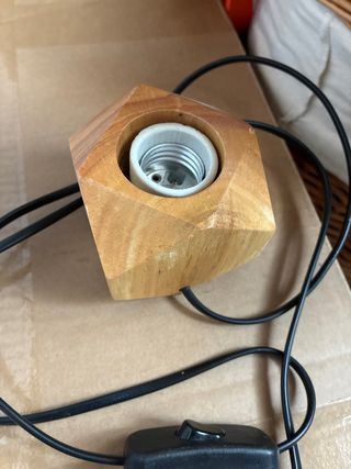 Lampada legno 2Comodino