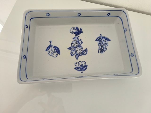 Teglia ceramica bianca e blu fiori