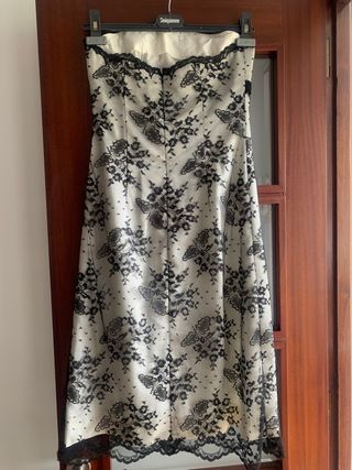 Vestido palabra de honor de encaje blanco y negro