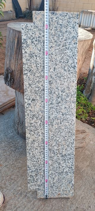 Peldaño para escalón de granito