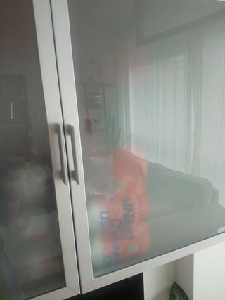 Conjunto vidriera y estantes
