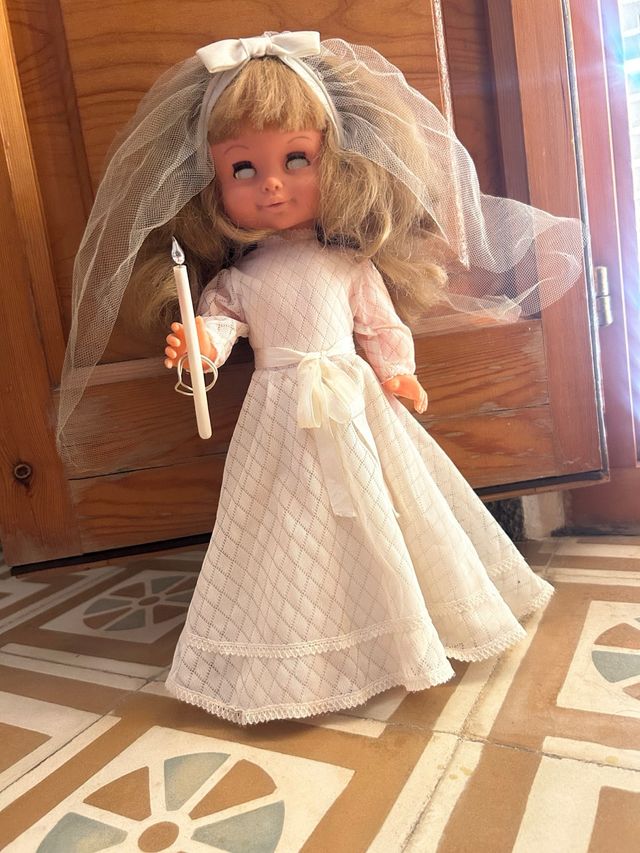 Muñeca comunión diabólica