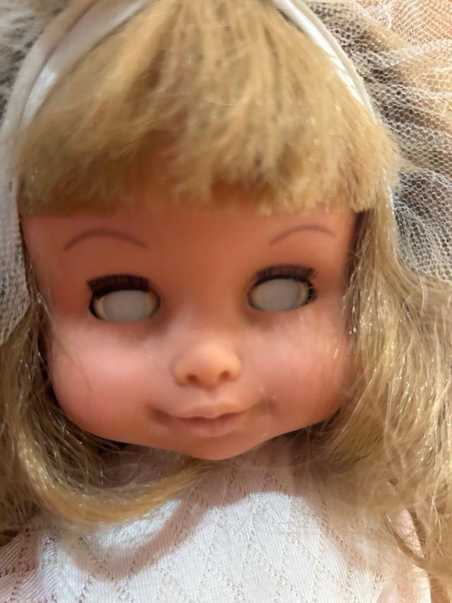 Muñeca comunión diabólica