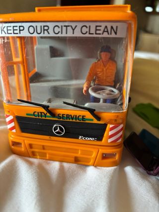 Camión basura + cubos reciclaje