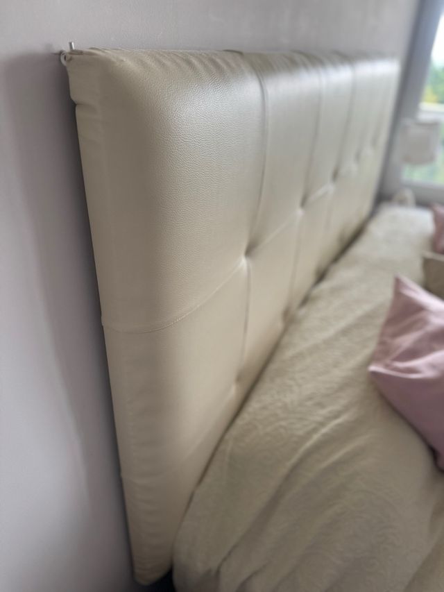 Cabeceira em pele sintética bege, OPORTUNIDADE!